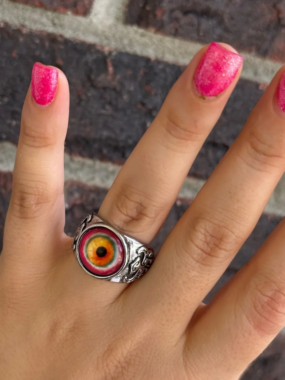 Gothic style Realistic Eyeball Ring - Picture 4 of 9
